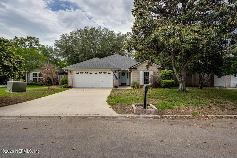 8005 MACINNES Drive, Jacksonville, FL 32244 3
