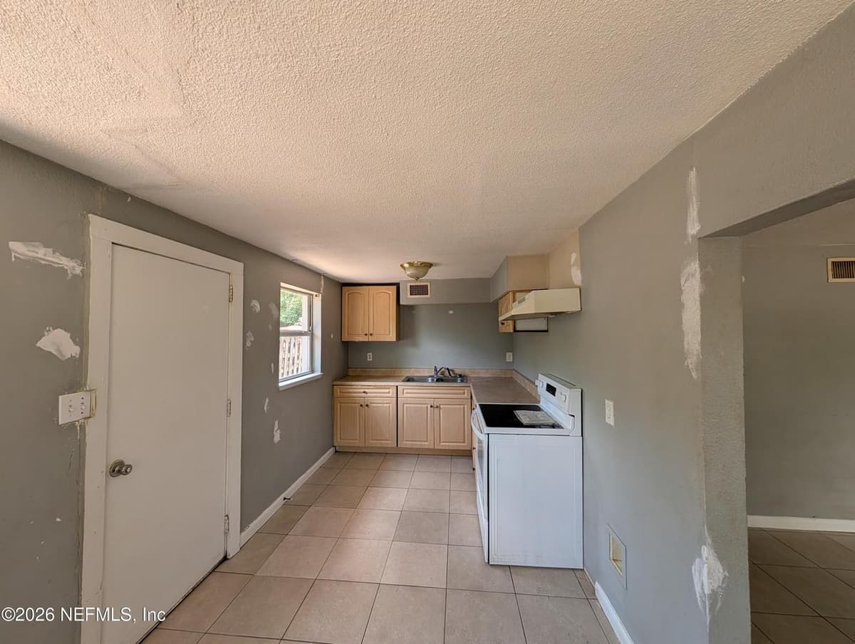 7940 EATON Avenue, Jacksonville, FL 32211 2