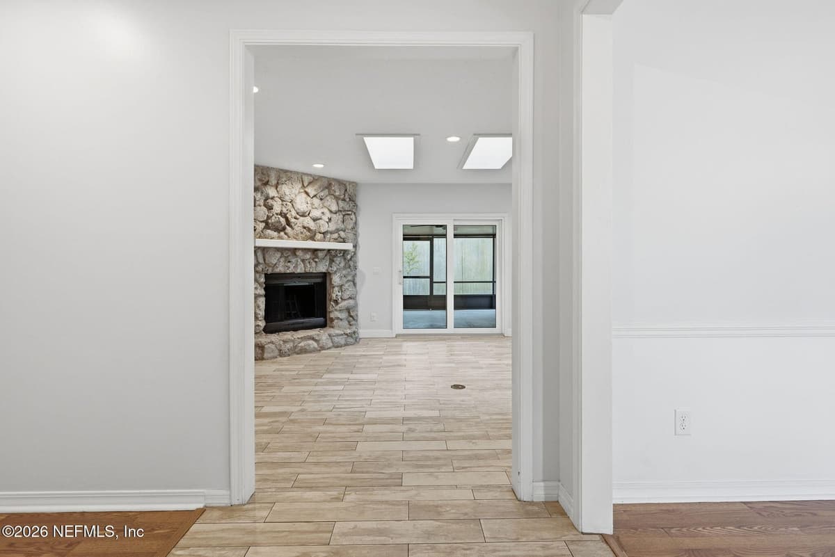 3245 CLIPPER Place, Jacksonville, FL 32216 2