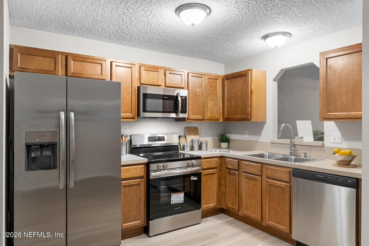 8400 MCGIRTS VILLAGE Lane, Jacksonville, FL 32210 3