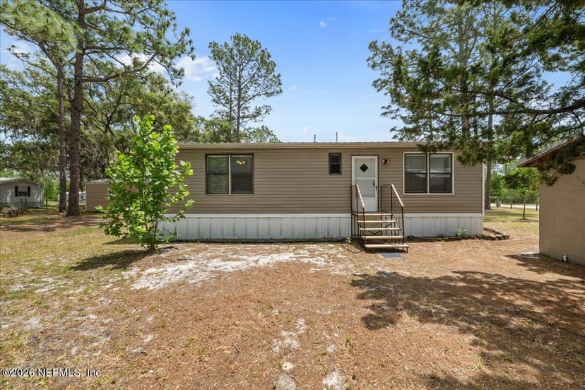 100 VIVIAN Drive, Palatka, FL 32177