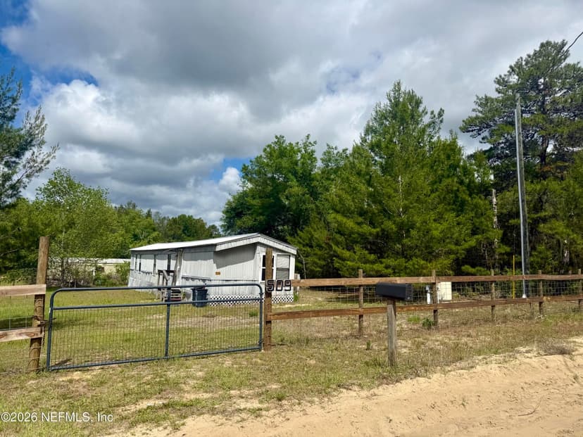 509 JANET Avenue, Interlachen, FL 32148