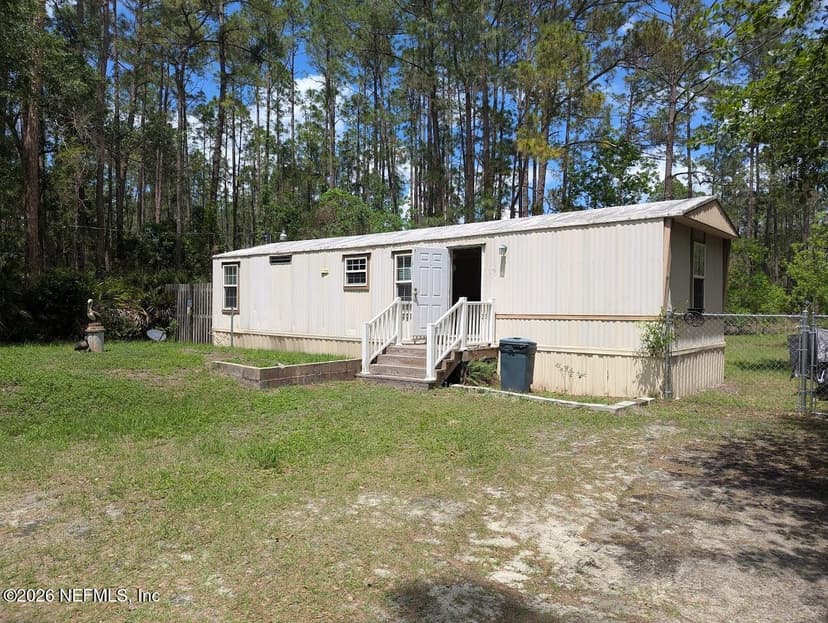 104 MOORE Avenue, Interlachen, FL 32148