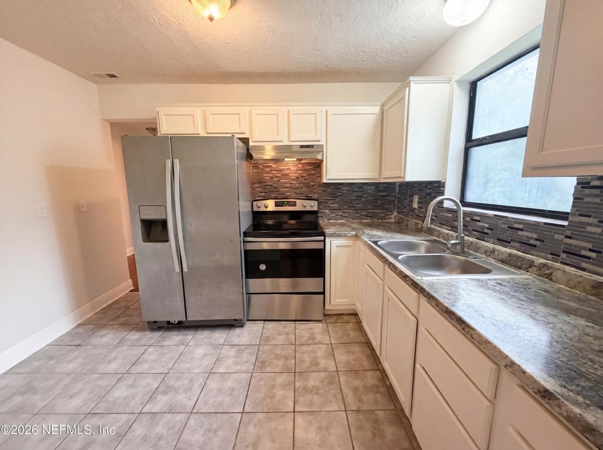 7520 ALTUS Drive S, Jacksonville, FL 32277, Jacksonville, FL - photo 2
