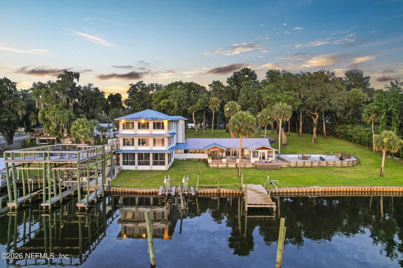 703 FRONT Street, Welaka, FL 32189