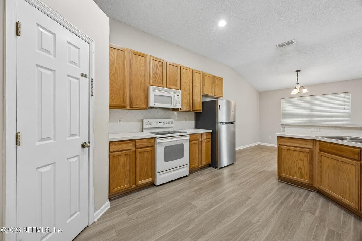 8531 LONGFORD Drive, Jacksonville, FL 32244, Jacksonville, FL - photo 3