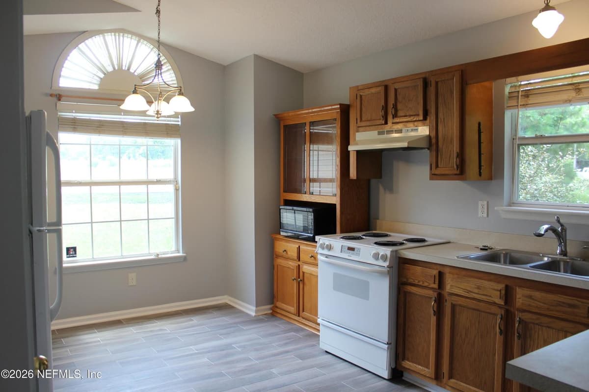 612 S VERMONT Avenue, Green Cove Springs, FL 32043, Green Cove Springs, FL - photo 3