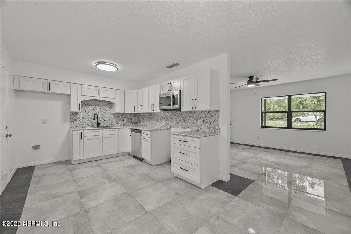 109 IVEY Road, San Mateo, FL 32187