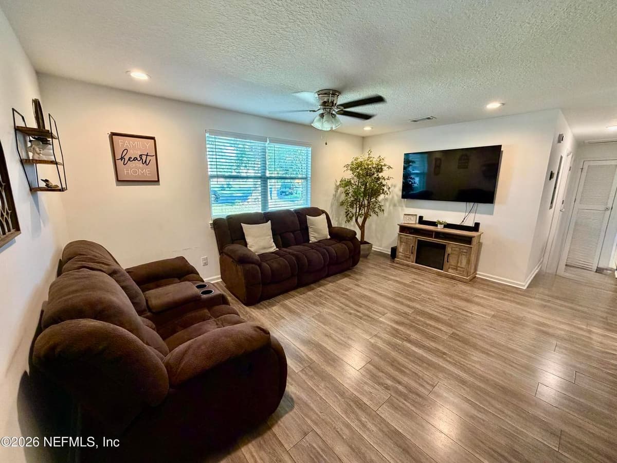 4751 LINCREST Drive N, Jacksonville, FL 32208, Jacksonville, FL - photo 2