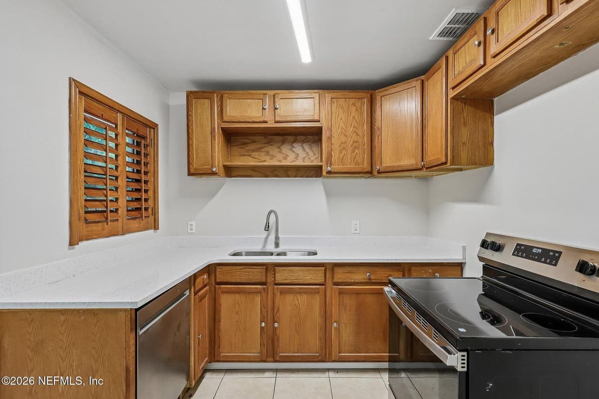 8370 BRACKRIDGE Boulevard S, Jacksonville, FL 32216, Jacksonville, FL - photo 2