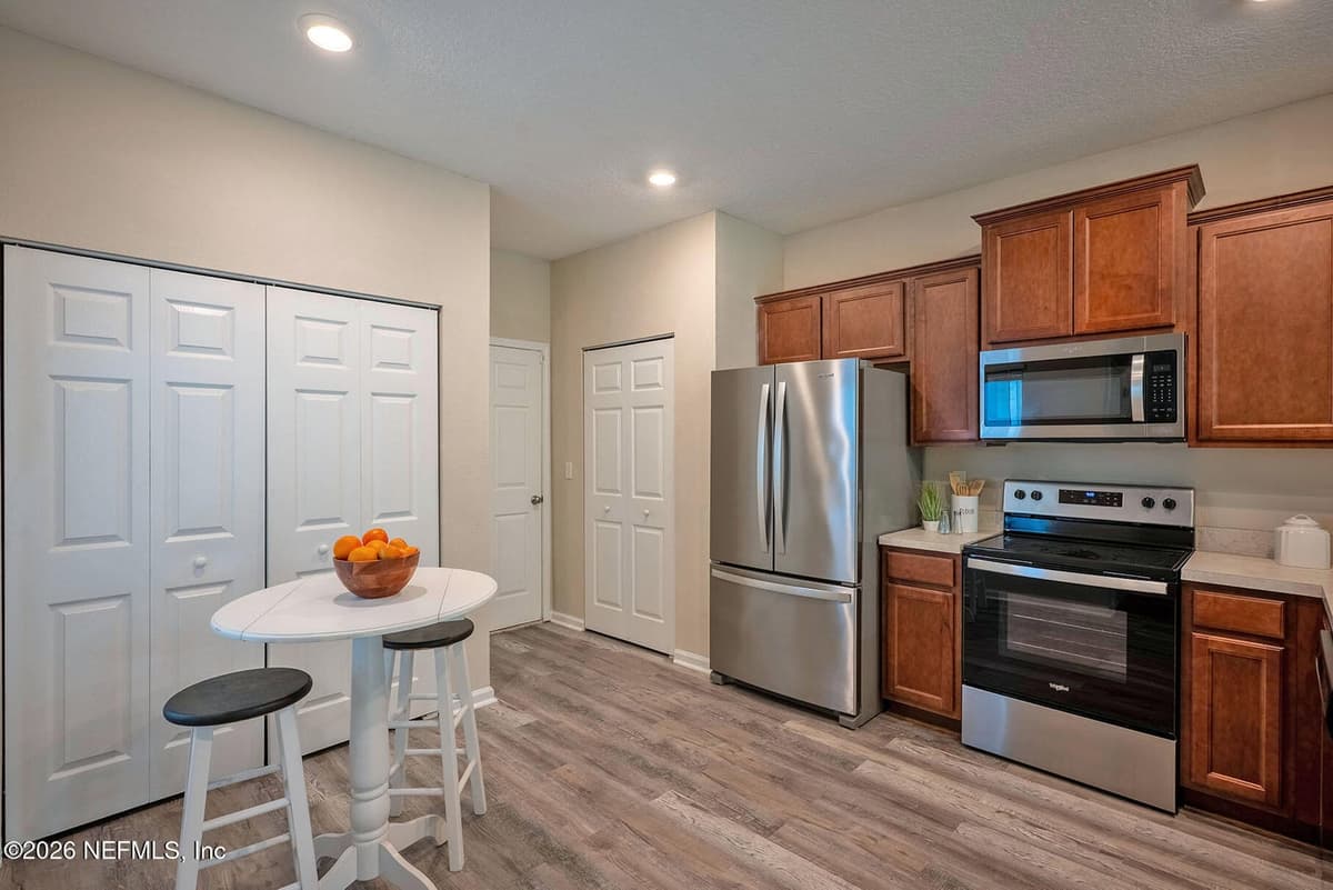 883 CAPITOL Parkway, Jacksonville, FL 32218, Jacksonville, FL - photo 2