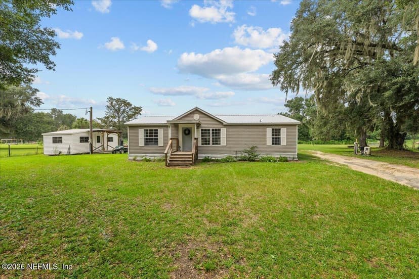 703 WALKER Drive, Interlachen, FL 32148