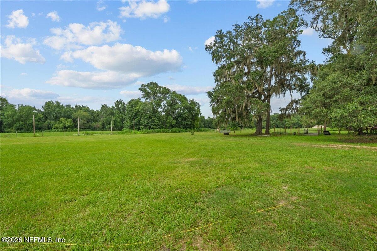 703 WALKER Drive, Interlachen, FL 32148