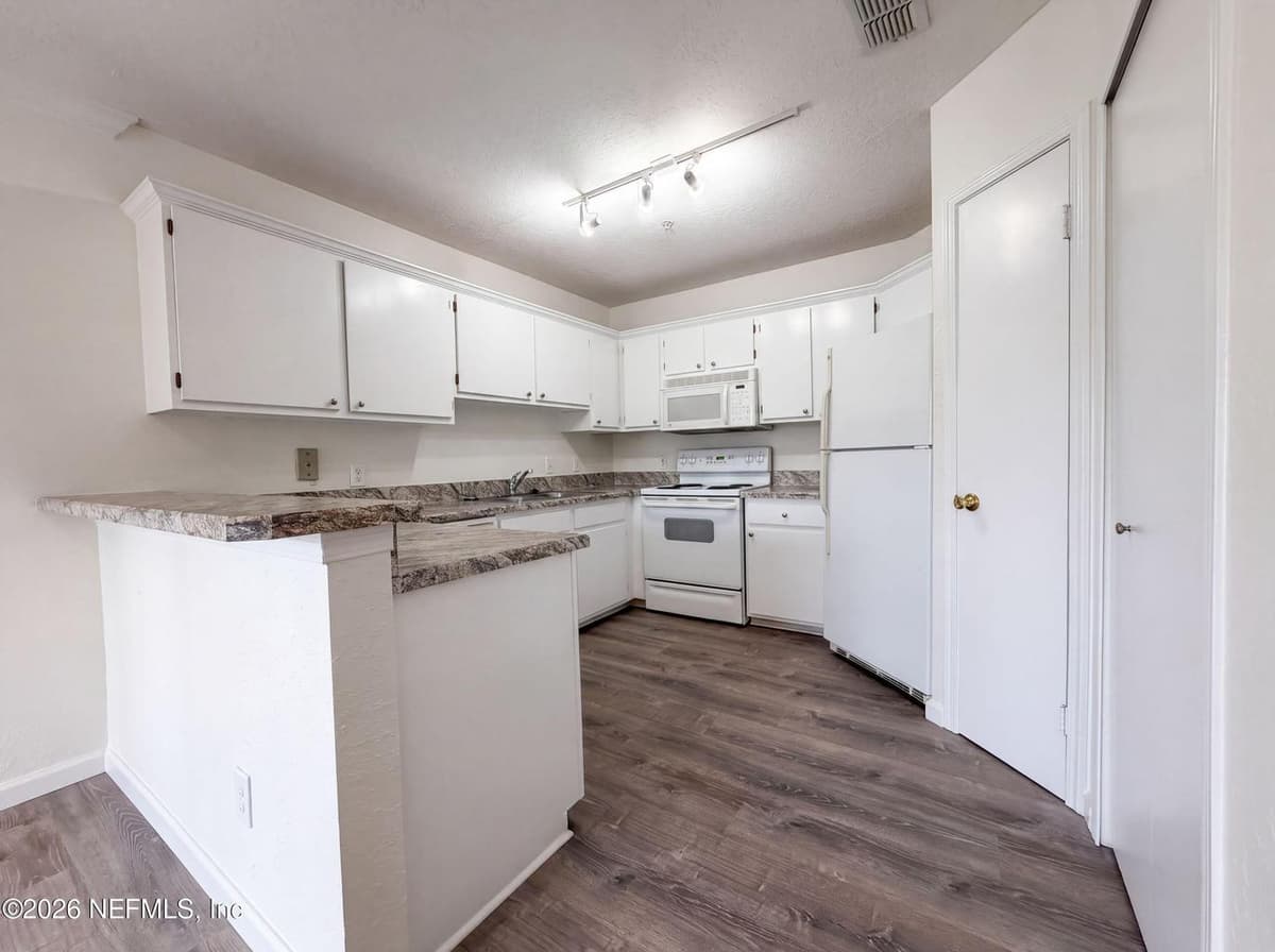 1701 THE GREENS Way 523, Jacksonville Beach, FL 32250, Jacksonville Beach, FL - photo 2