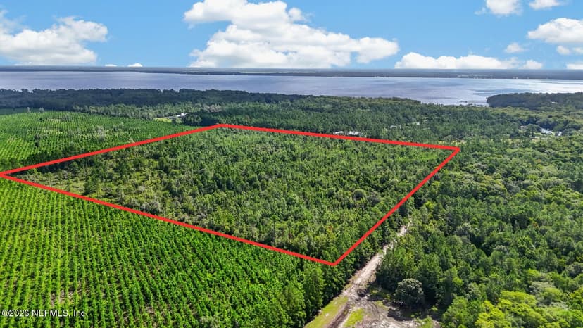 120 CHAMPION Road, Palatka, FL 32043