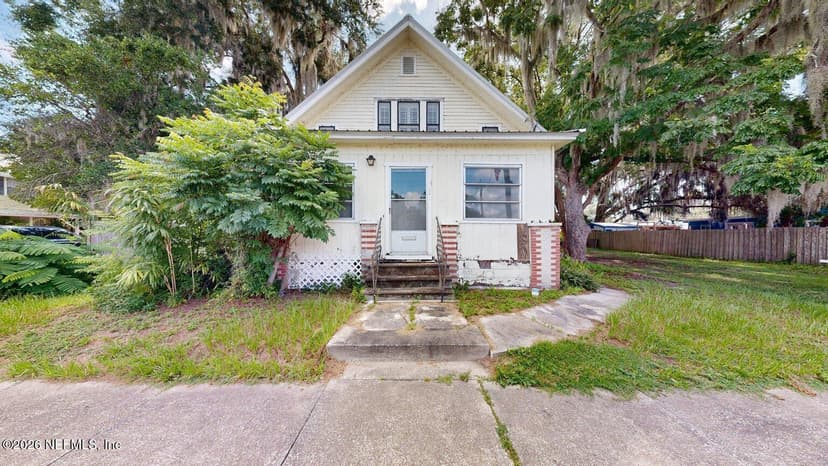 216 N SUMMIT Street, Crescent City, FL 32112
