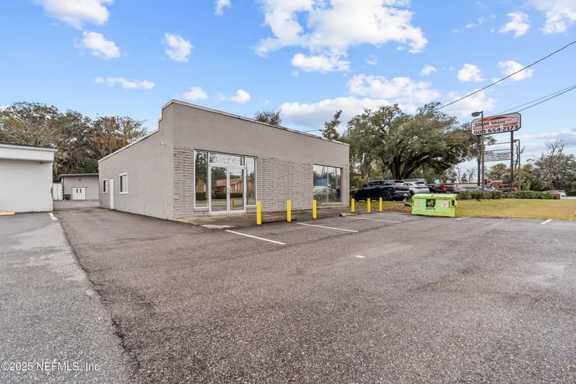 6424 BEACH Boulevard, Jacksonville, FL 32216