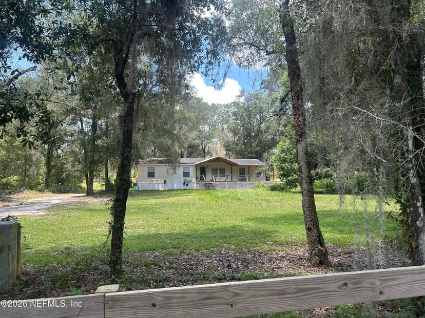 101 W STRICKLAND Road, Interlachen, FL 32148