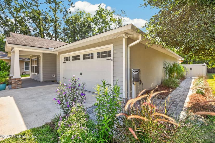 6983 LORIS Lane, Jacksonville, FL 32222