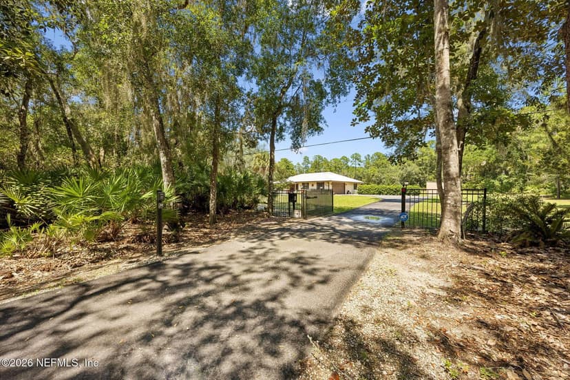 100 WHITNEY Street, Satsuma, FL 32189