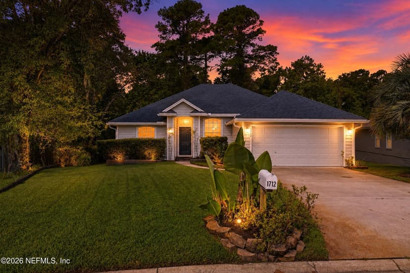 1712 CHANDELIER Circle W, Jacksonville, FL 32225