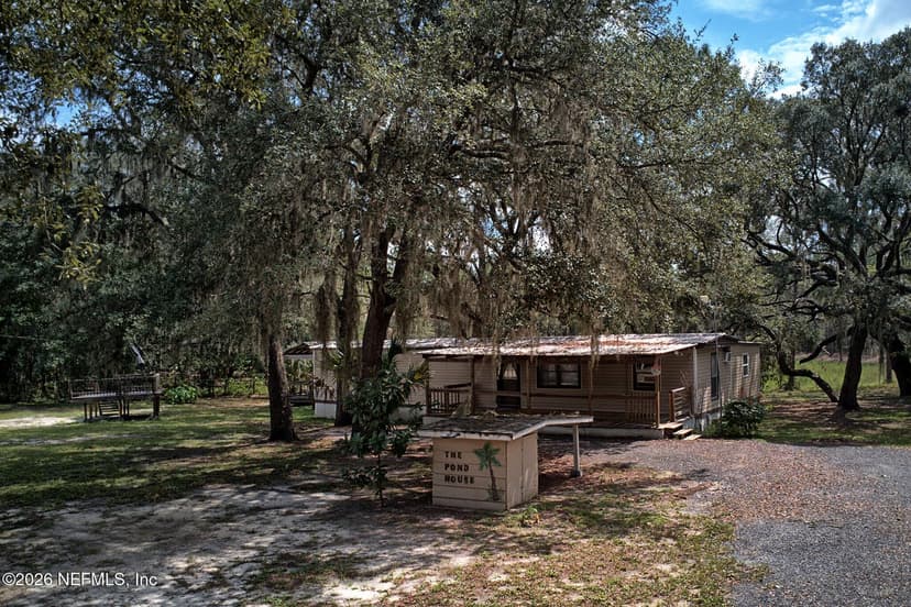 203 POND Circle, Interlachen, FL 32148