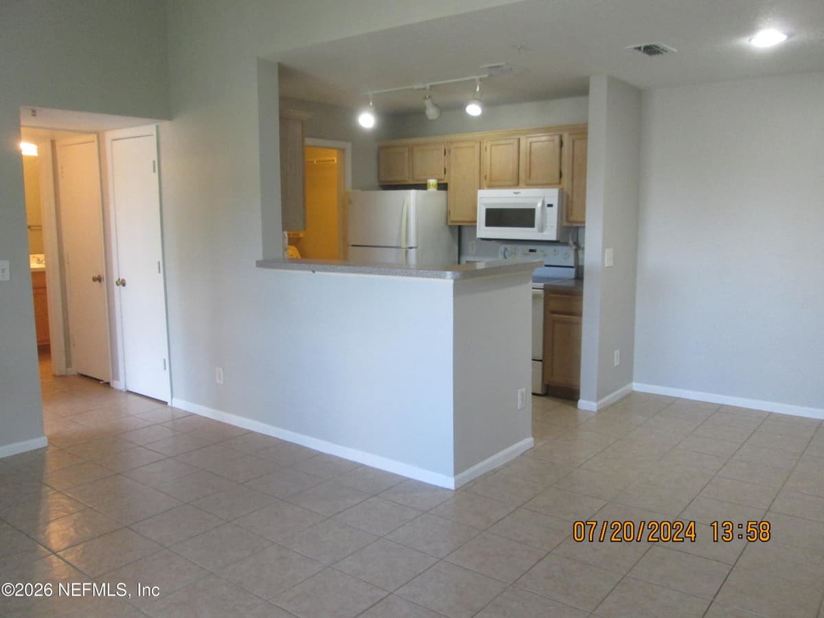 7701 TIMBERLIN PARK Boulevard 733, Jacksonville, FL 32256, Jacksonville, FL - photo 3