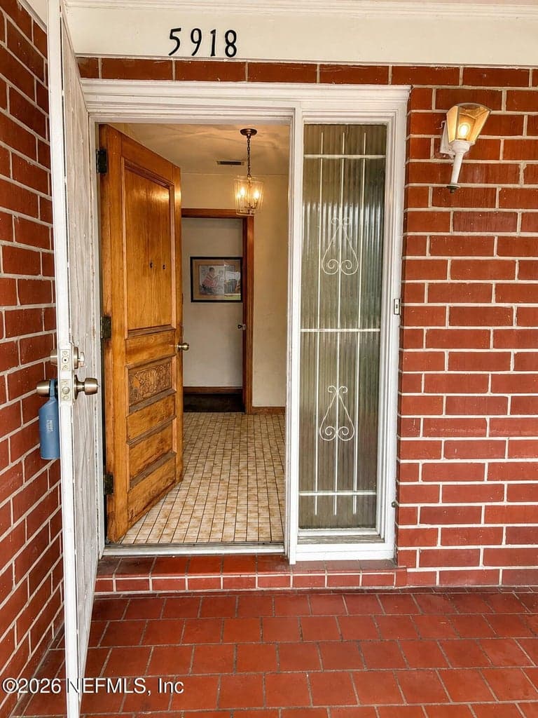 5918 LUSAID Drive, Jacksonville, FL 32209, Jacksonville, FL - photo 2