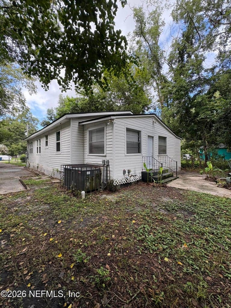 5779 SW CARVER Circle SW, Jacksonville, FL 32208, Jacksonville, FL - photo 2