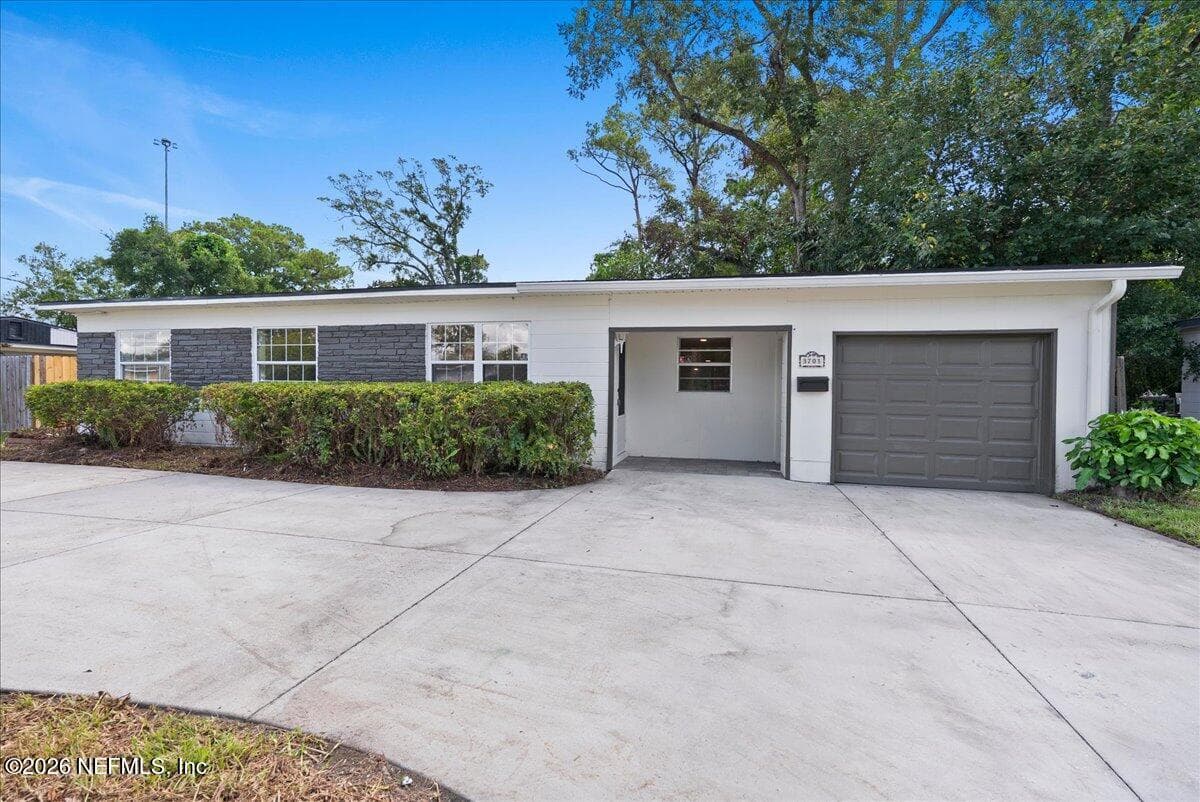 3701 COPPER Circle E, Jacksonville, FL 32207