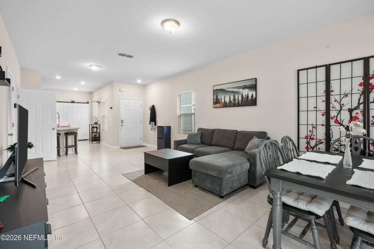 893 CAPITOL Parkway, Jacksonville, FL 32218, Jacksonville, FL - photo 2