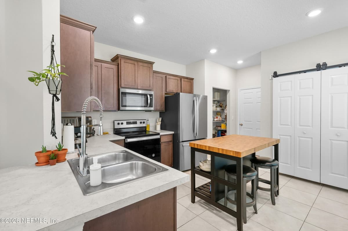 893 CAPITOL Parkway, Jacksonville, FL 32218, Jacksonville, FL - photo 3