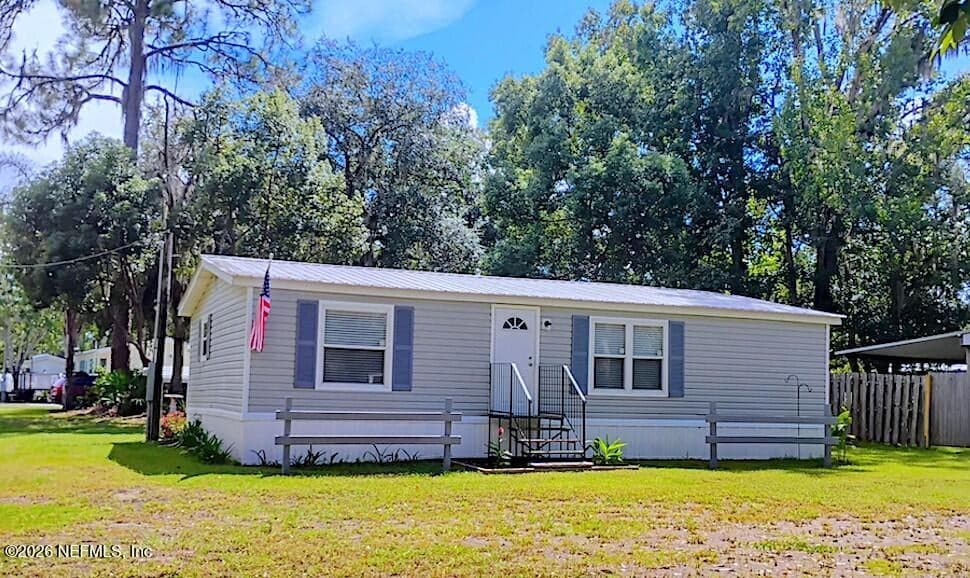 200 HANSELMAN Avenue, Crescent City, FL 32112