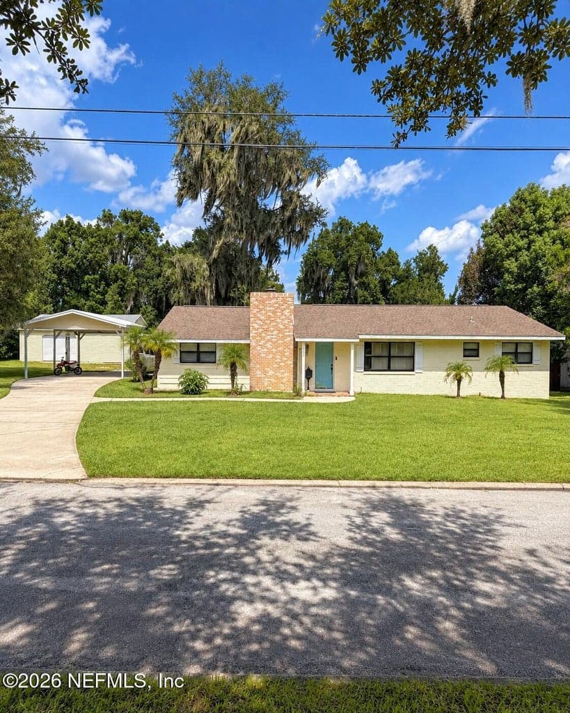 202 LAKEVIEW Avenue, Crescent City, FL 32112