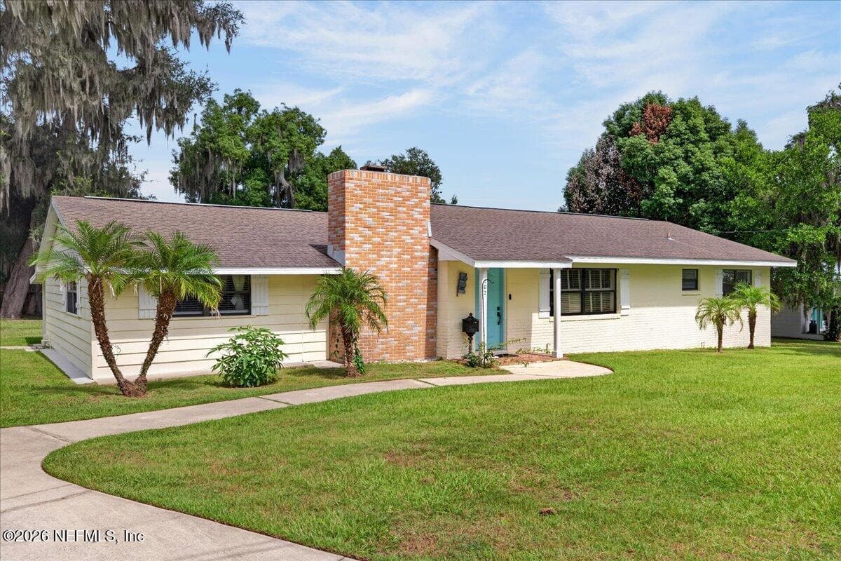 202 LAKEVIEW Avenue, Crescent City, FL 32112, Crescent City, FL - photo 2