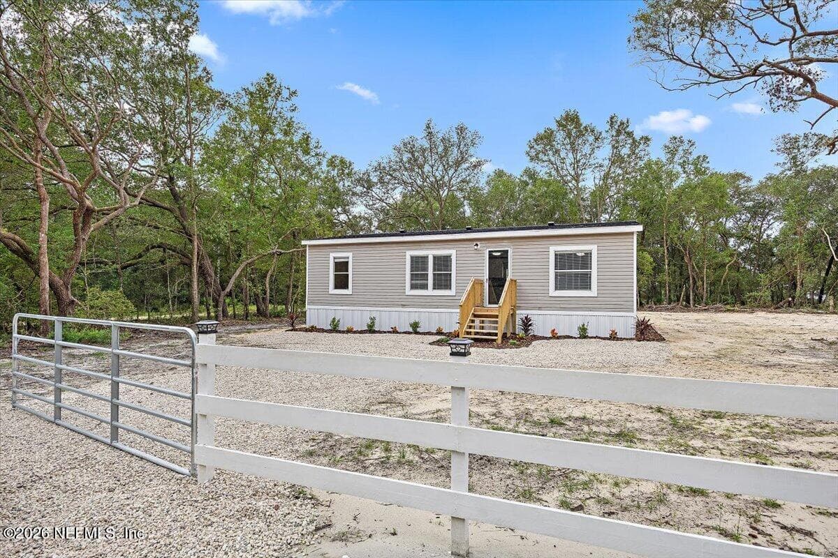 101 MC CALL Street, Interlachen, FL 32148, Interlachen, FL - photo 2