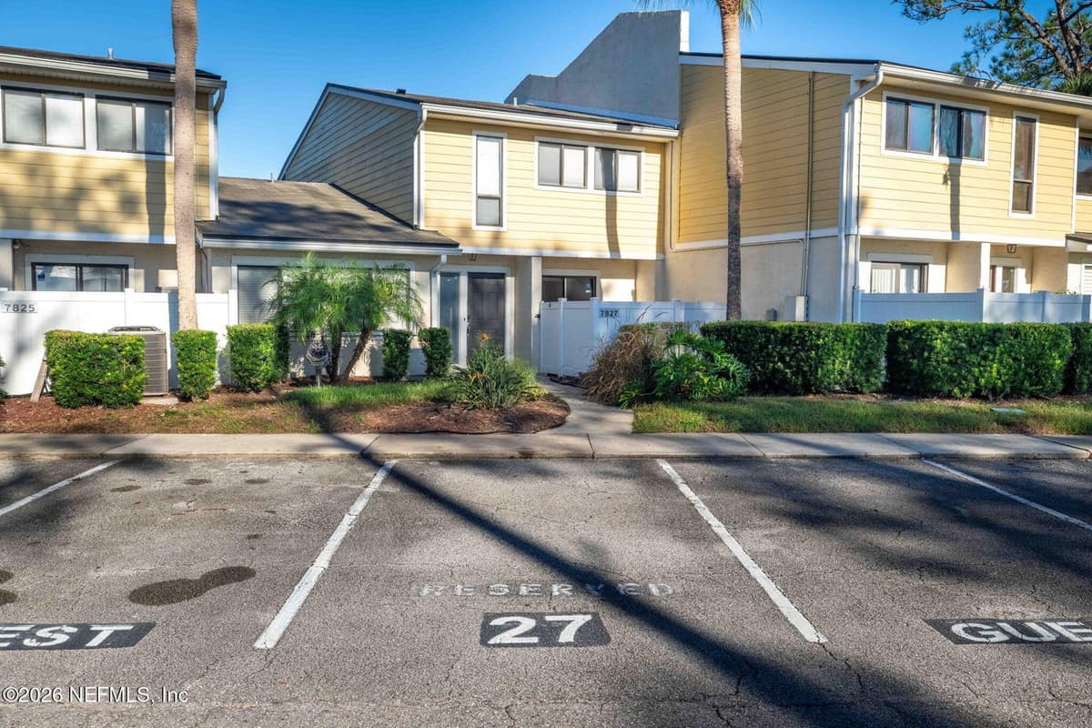 7827 LA SIERRA Court 7827, Jacksonville, FL 32256, Jacksonville, FL - photo 2