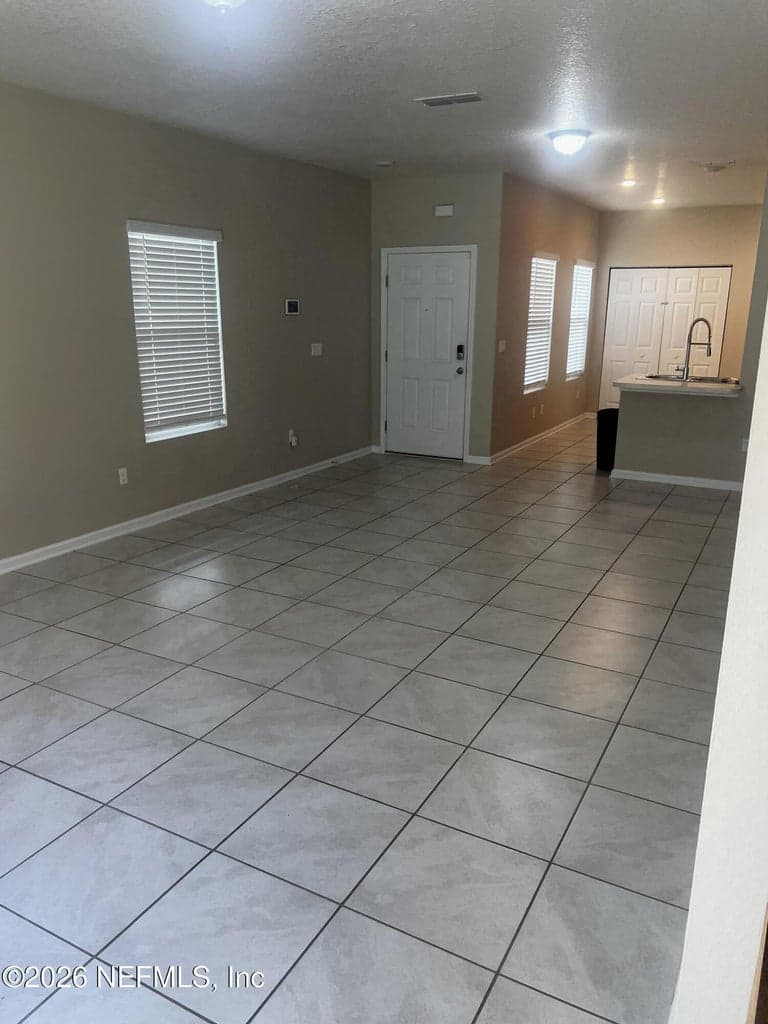 923 CAPITOL Parkway, Jacksonville, FL 32218, Jacksonville, FL - photo 2