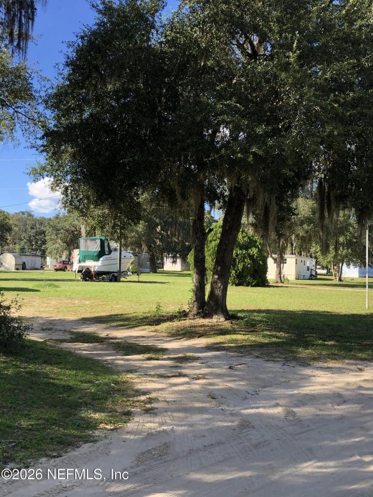 117 MIRROR LAKE Drive, Interlachen, FL 32148