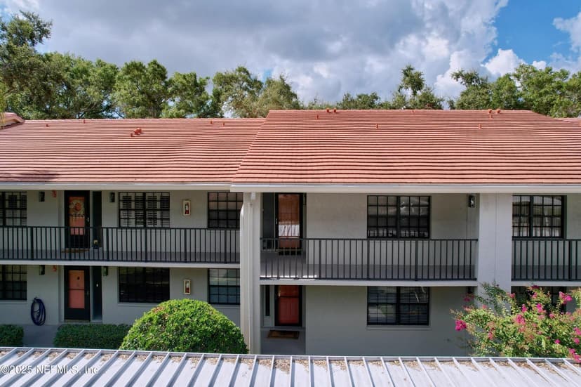 2020 LAKEVIEW Drive 203, Clearwater, FL 33763