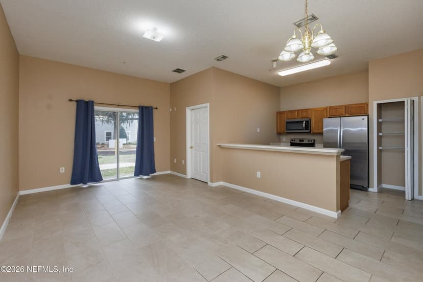 6070 MAGGIES Circle 105, Jacksonville, FL 32244