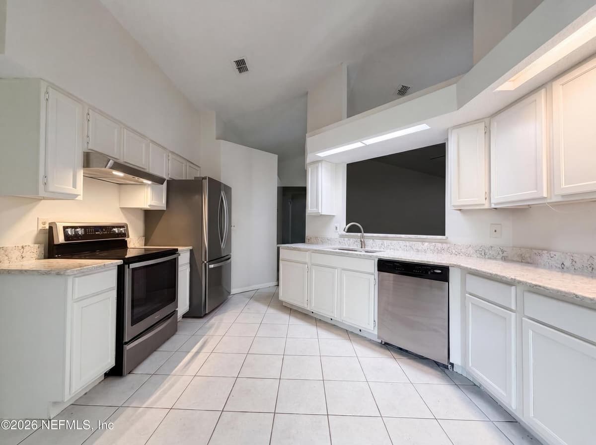 7737 PEPPER Circle E, Jacksonville, FL 32244, Jacksonville, FL - photo 2