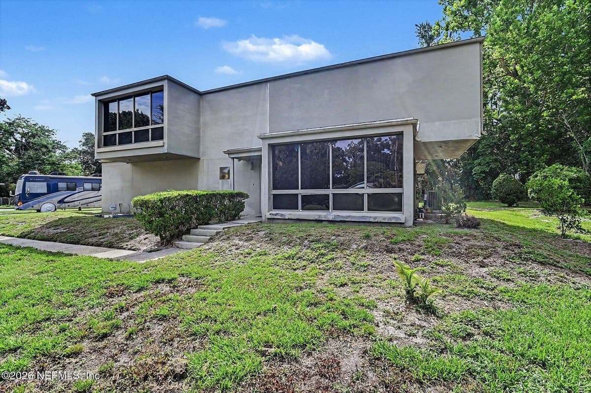 633 S DELAWARE Avenue, DeLand, FL 32720, DeLand, FL - photo 2