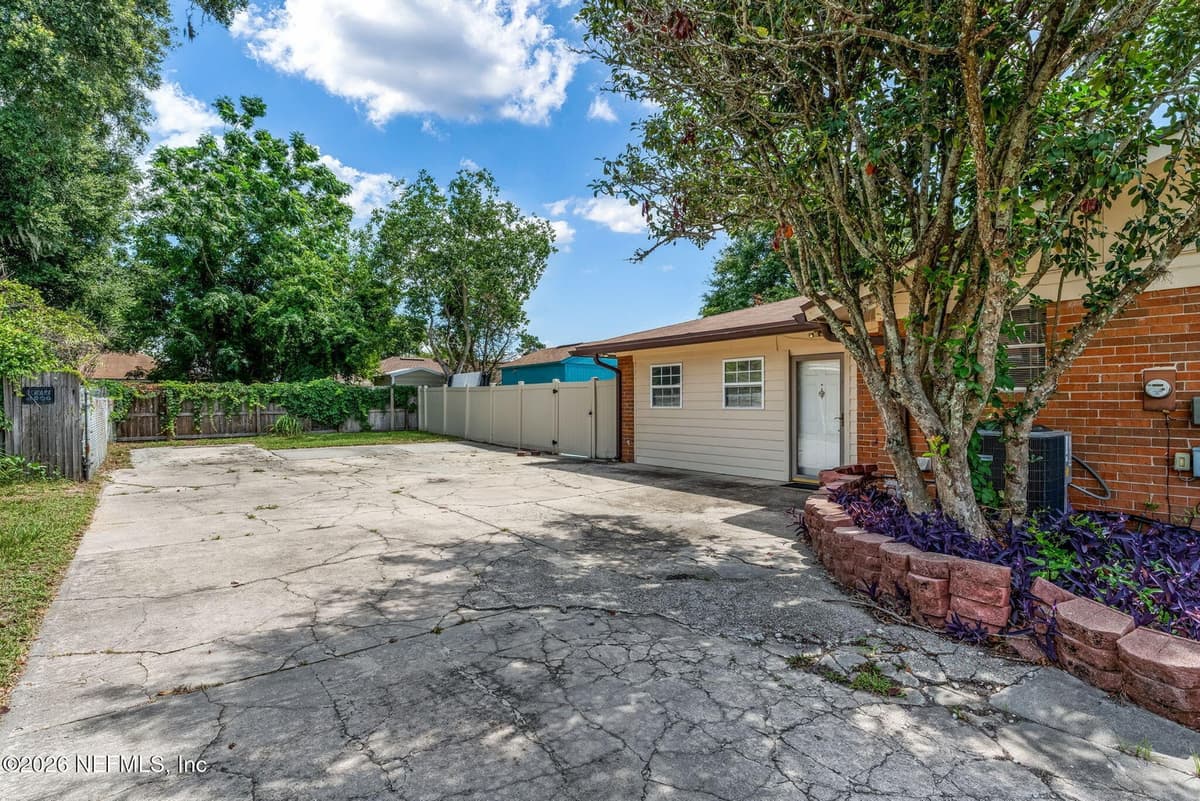 7307 MAPLE TREE Drive, Jacksonville, FL 32277, Jacksonville, FL - photo 3
