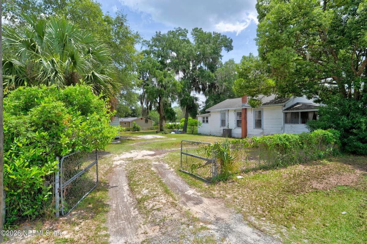2 N OAKRIDGE Avenue, Green Cove Springs, FL 32043, Green Cove Springs, FL - photo 2