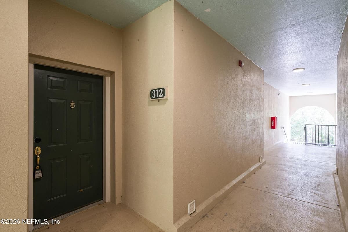 8601 BEACH Boulevard 312, Jacksonville, FL 32216, Jacksonville, FL - photo 2