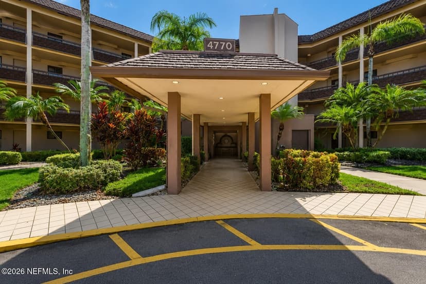 4770 FOUNTAINS DRIVE S 302, Lake Worth, FL 33467
