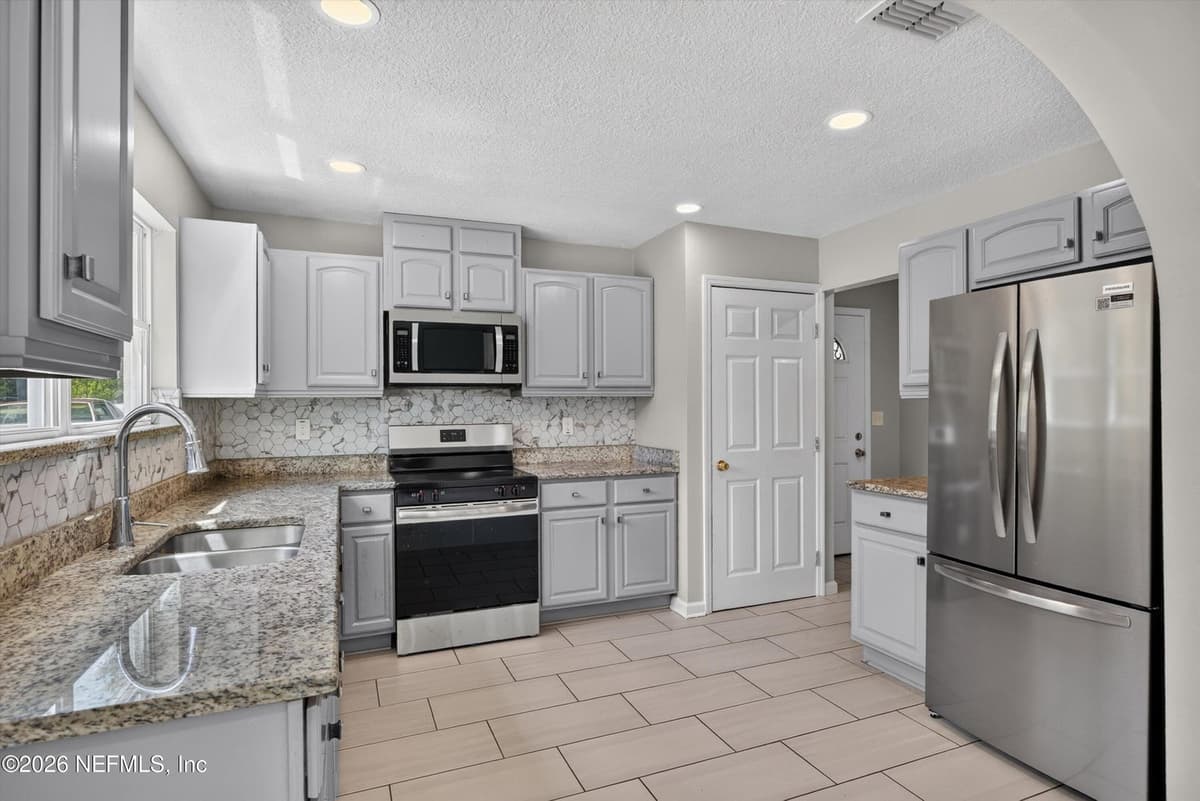 7015 MISS MUFFET Lane N, Jacksonville, FL 32210, Jacksonville, FL - photo 2