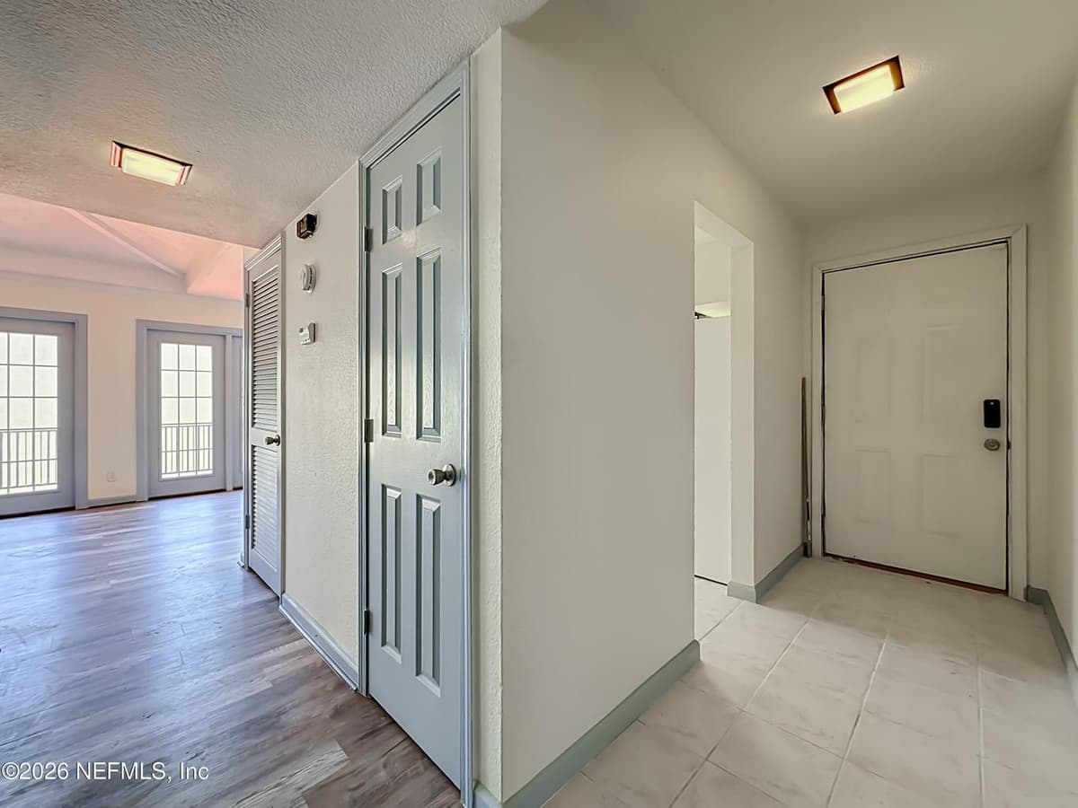 6515 W LA MIRADA Drive 2, Jacksonville, FL 32217, Jacksonville, FL - photo 2