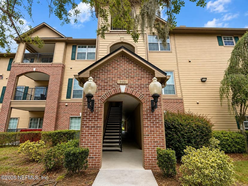 7800 POINT MEADOWS Drive 731, Jacksonville, FL 32256